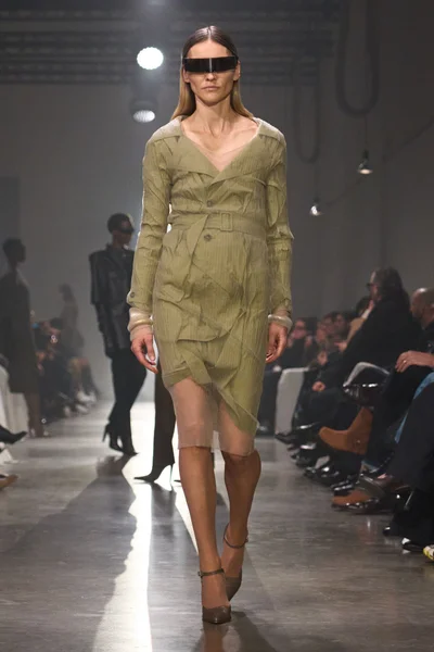 Look 10